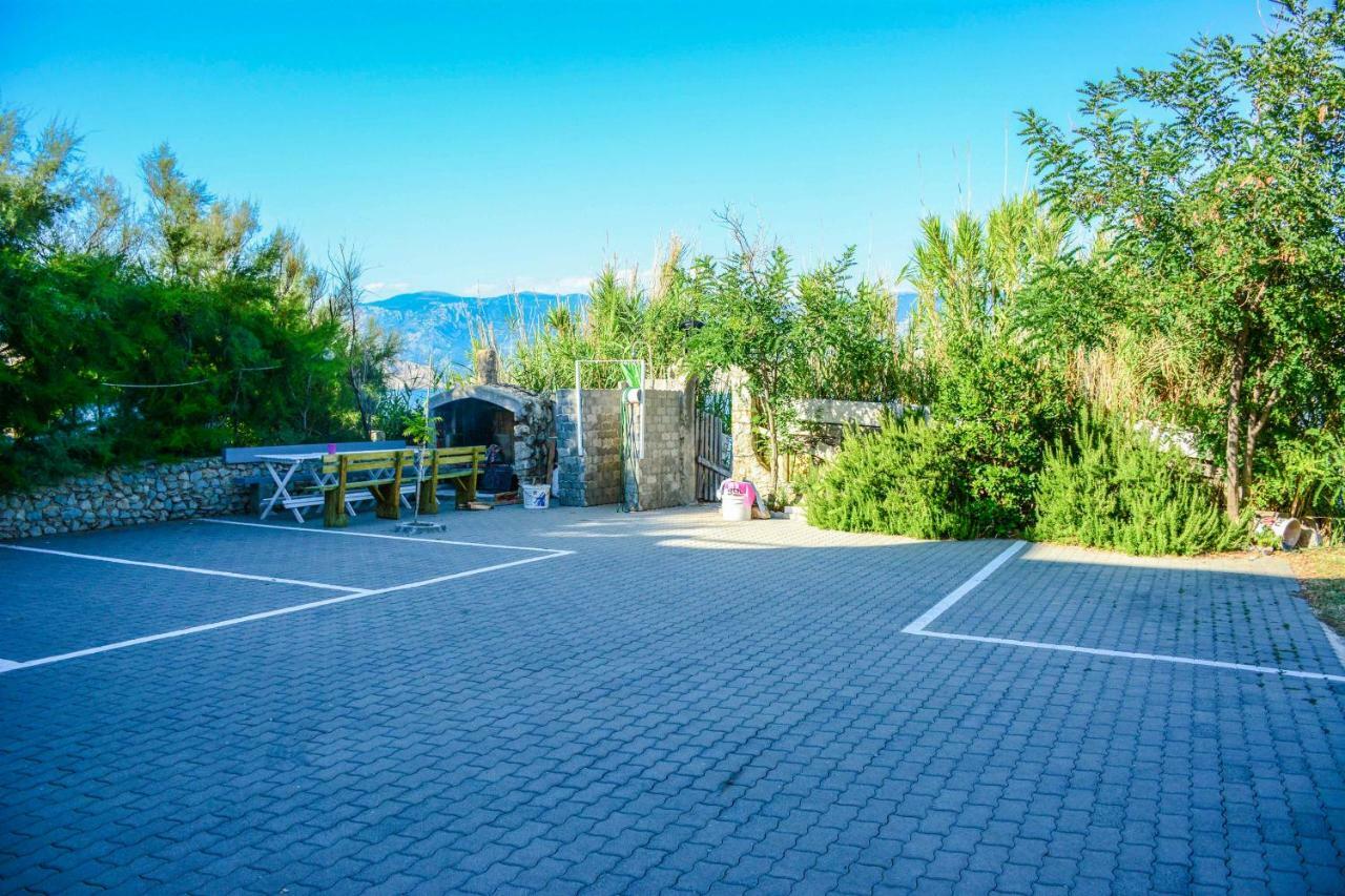Apartmani Prvi Red Do Mora Pag Town Exteriér fotografie