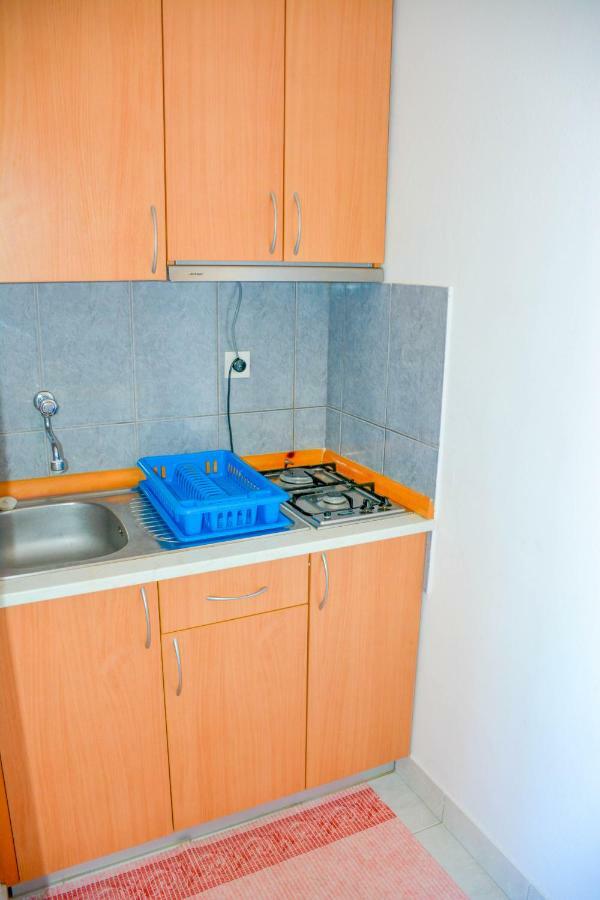 Apartmani Prvi Red Do Mora Pag Town Exteriér fotografie