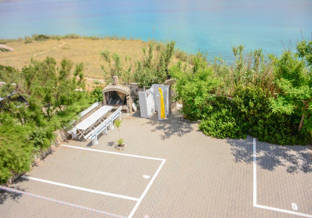 Apartmani Prvi Red Do Mora Pag Town Exteriér fotografie
