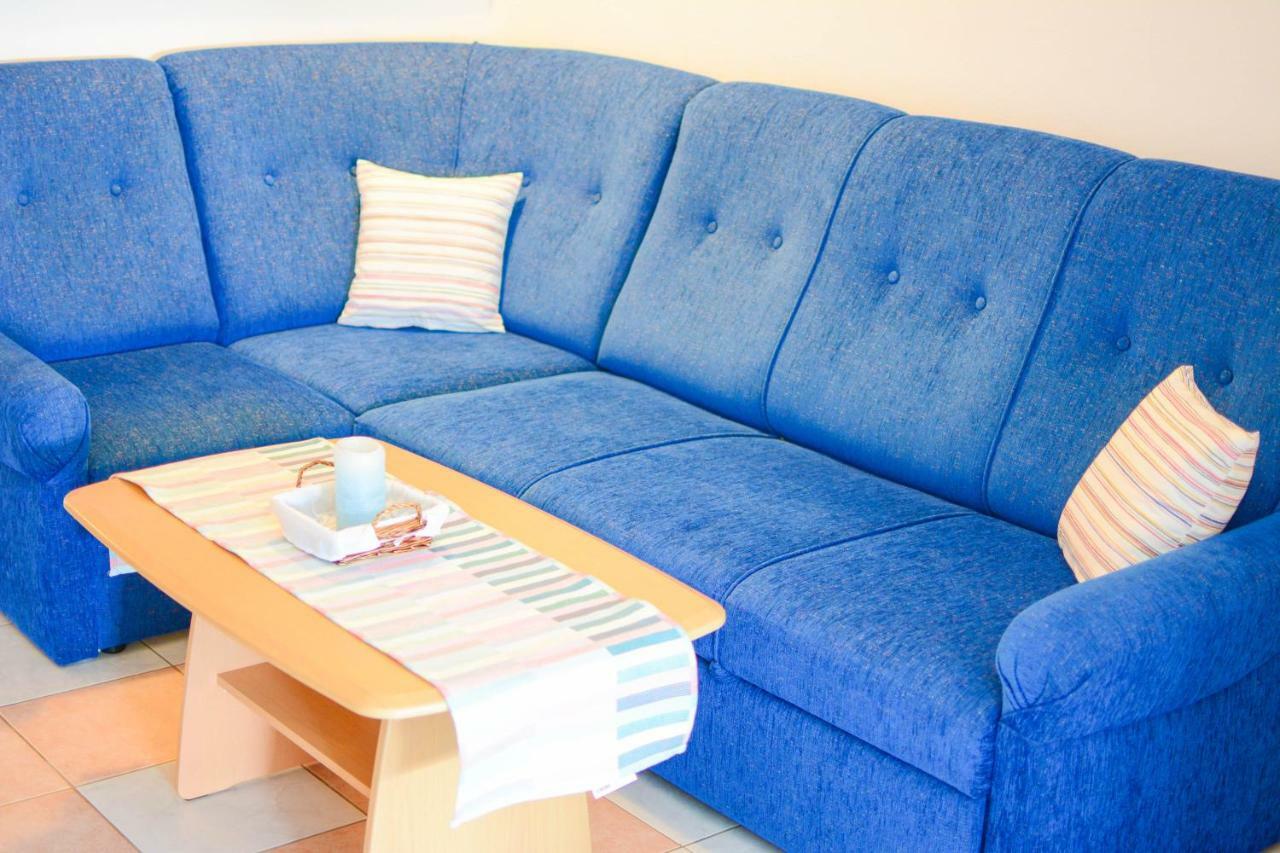 Apartmani Prvi Red Do Mora Pag Town Exteriér fotografie