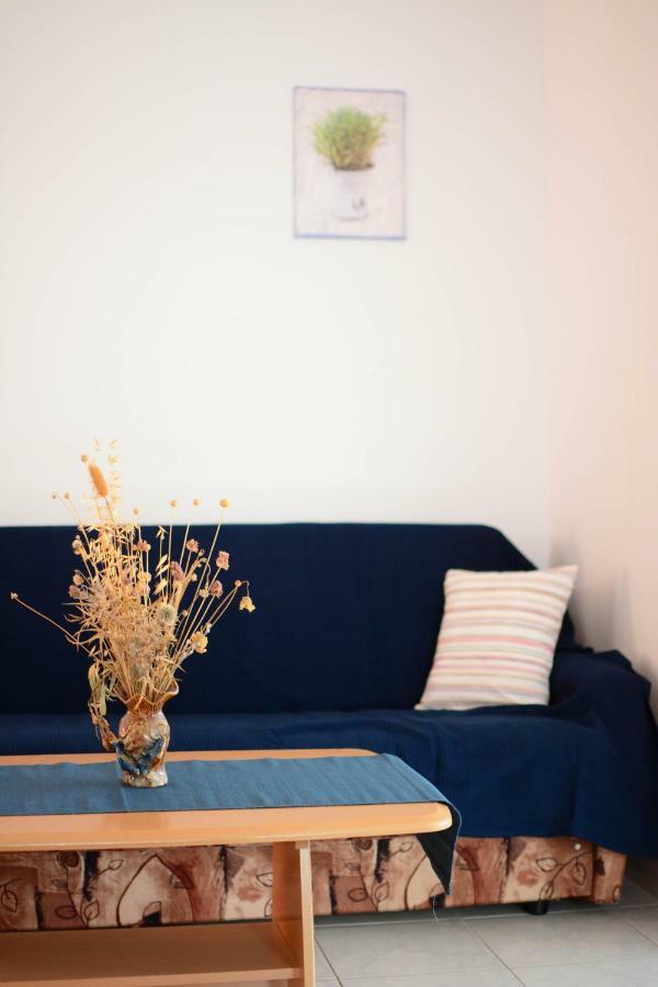 Apartmani Prvi Red Do Mora Pag Town Exteriér fotografie