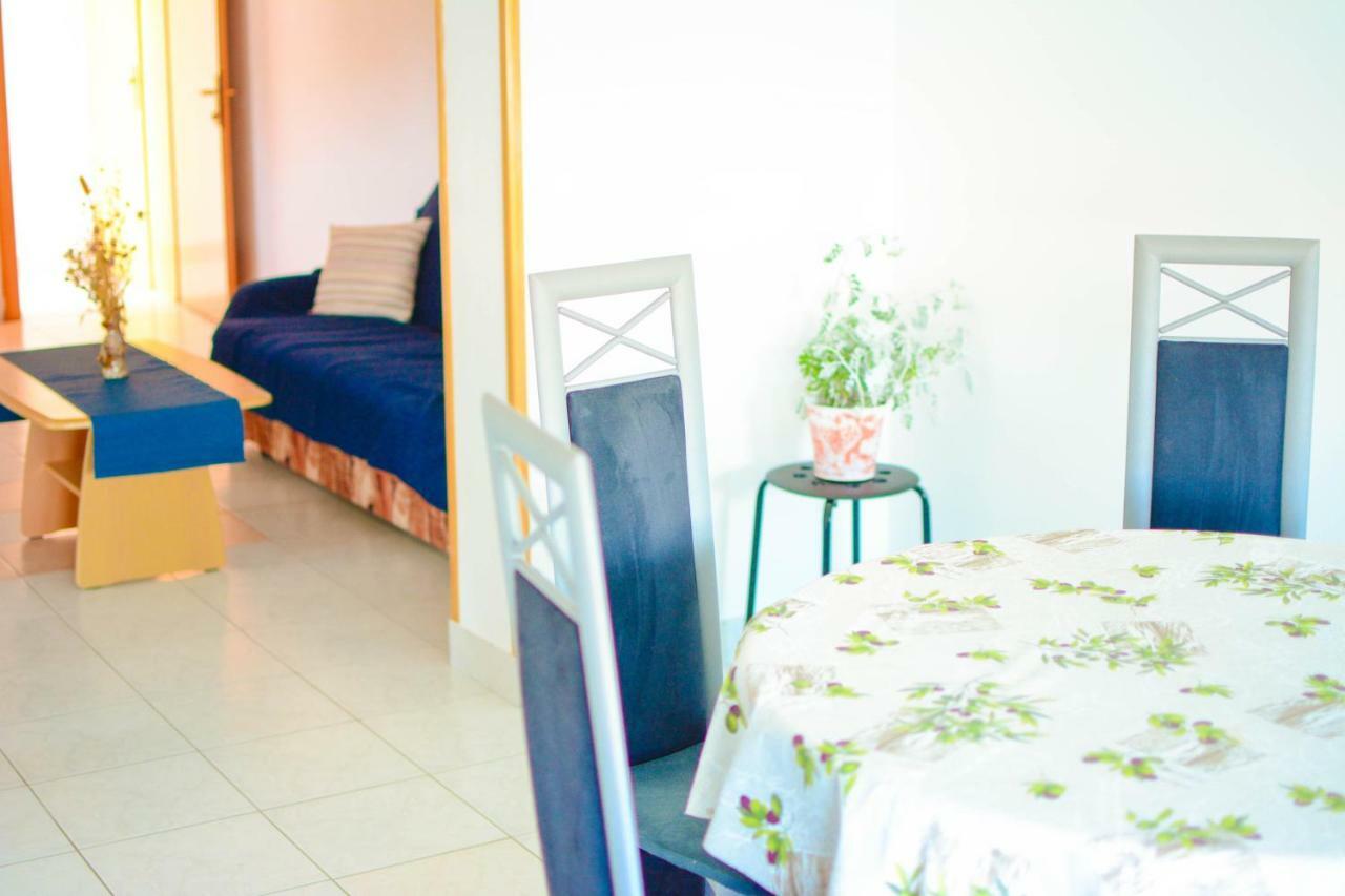 Apartmani Prvi Red Do Mora Pag Town Exteriér fotografie